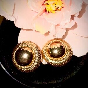 Vintage Gold-Tone Button Earrings ❤️